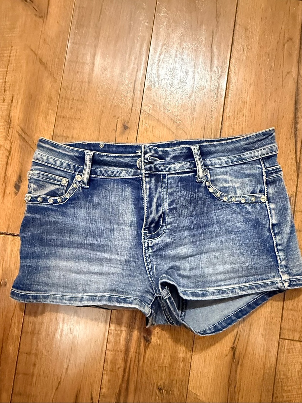 Women’s Stud-Accent Blue Denim Jean Shorts
